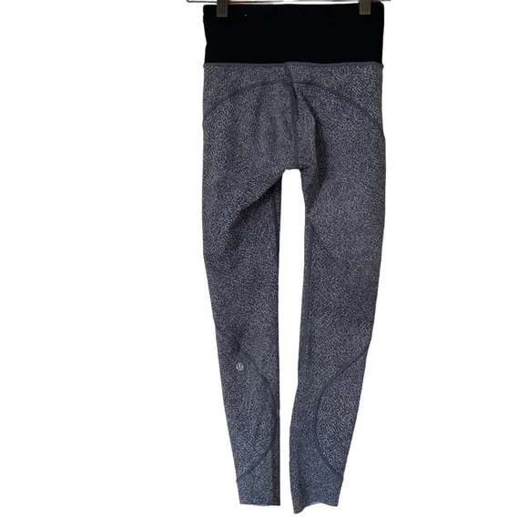 Lululemon Run The Day 7/8 Tight 25 Legging in Fractal Dark Starlight Black